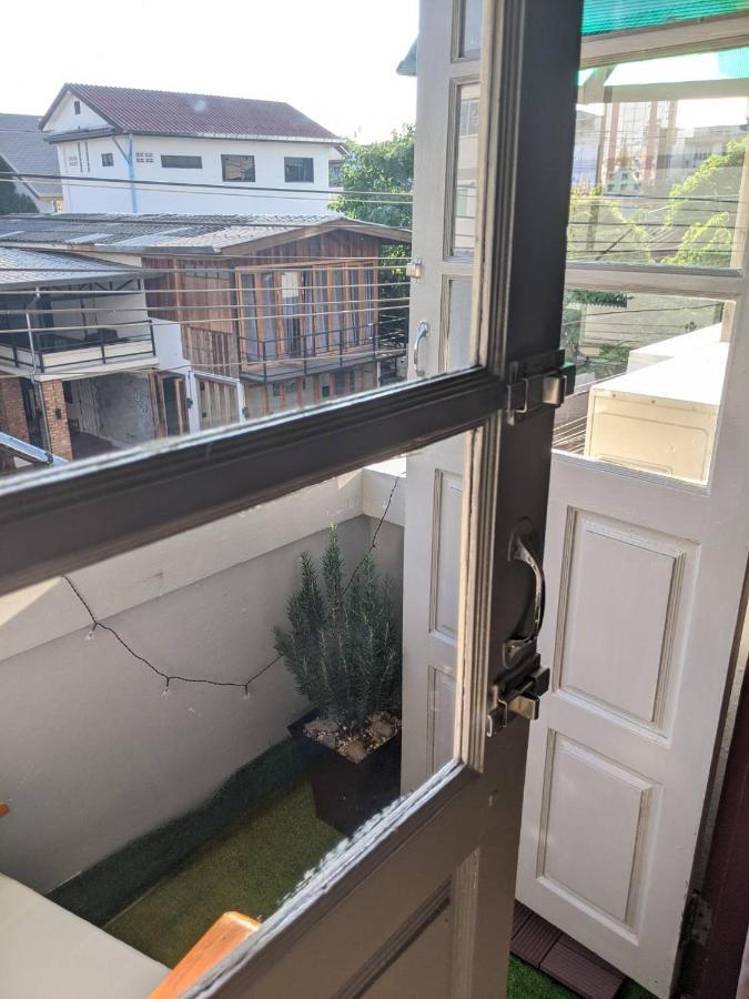 Funky Monkey Cnx - Guesthouse Chiang Mai Exterior foto